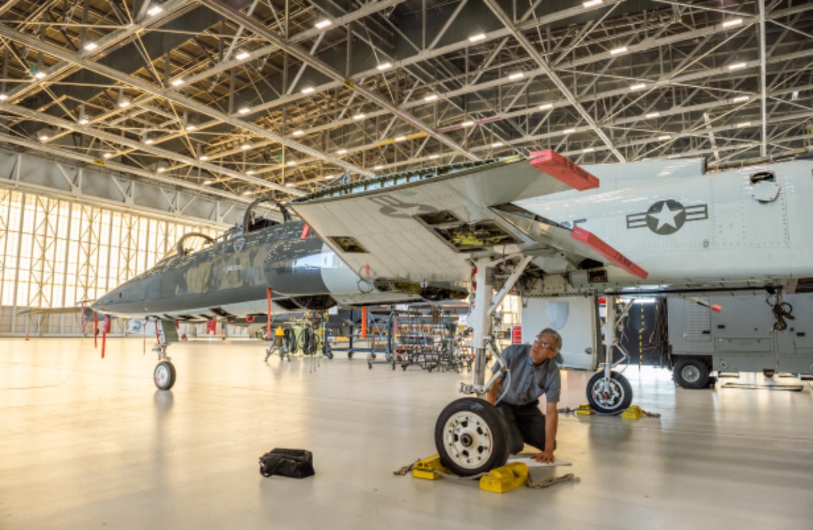 AFTestCenter's tweet photo. Edwards Air Force Base recently hosted Exosonic, an aerospace startup, to develop a Next Generation Aerial Target (NGAT). #Exosonic #NGAT #unitedstatesairforce #airforcetestcenter
Full Article: https://t.co/dS5kiLNxlZ https://t.co/eBtUuROn12