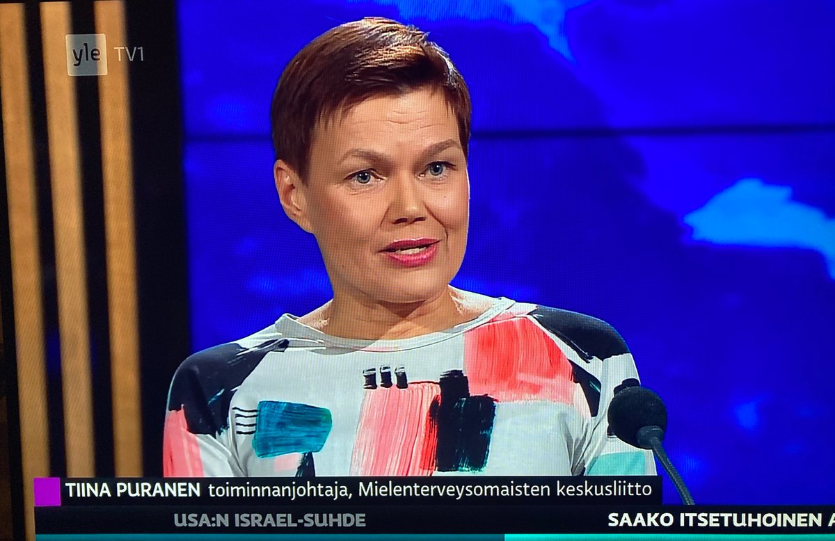 JaanaHumalto's tweet photo. Otetaan koko perhe aina #mielenterveys’hoidon alkuvaiheessa huomioon. Huomioidaan aina myös omaisten jaksaminen, kun ihminen sairastuu psyykkisesti, kommentoi @FinFami_omaiset  toiminnanjohtaja Tiina Puranen @YleAstudio. https://t.co/2W3jp7LPGz