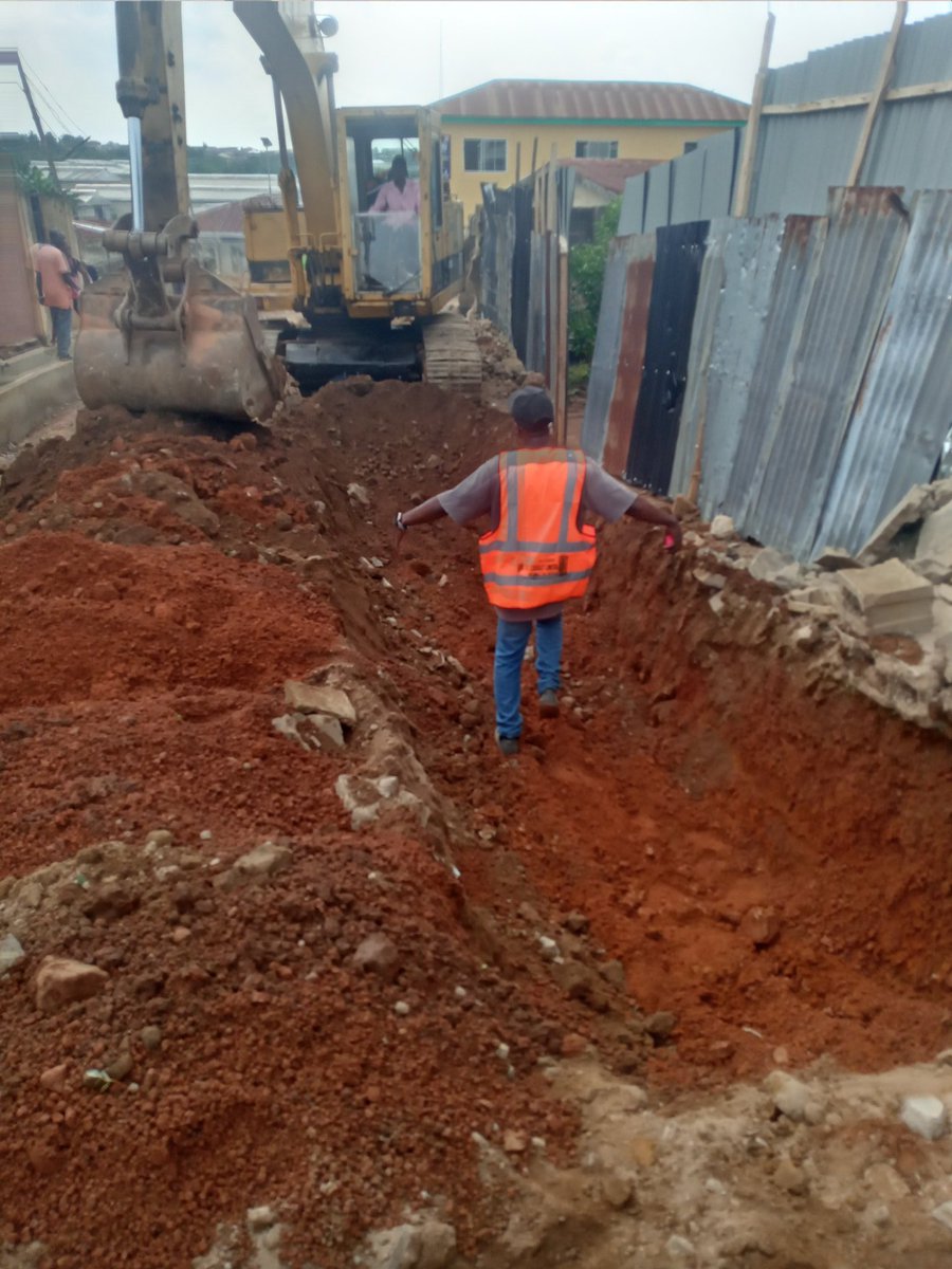 Adon_of_Africa's tweet photo. I started my Industrial Training @faxconsult about a month ago and today,I was able to supervise the excavation of a drain with the help of the Project Engineer @krazziebone . #projectmanagement #humanmanagement #Industrialengineeronsite #Engineeringconsultation. https://t.co/HqSnRWgPxh
