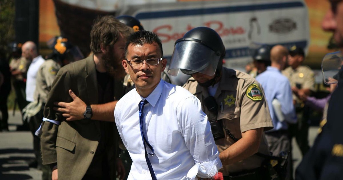 unoffensive112's tweet photo. WAYNE HSIUNG IN JAIL AWAITING SENTENCING; WRITE A LETTER TODAY! - PRISONER SUPPORT

read it here: 

https://t.co/eK28aV7XvW https://t.co/cygn64sw7y