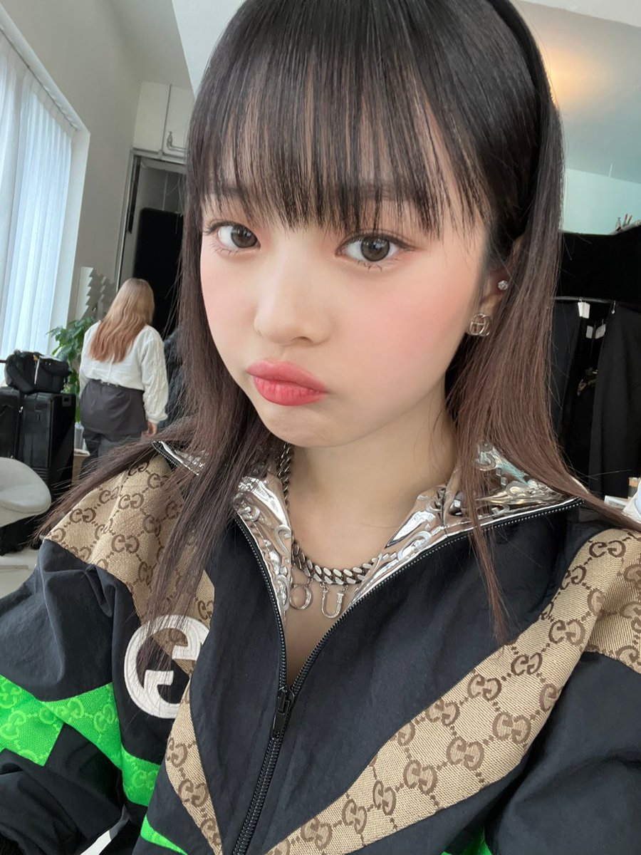 archivehanni's tweet photo. OMG LOOK AT HANNI PHAM https://t.co/I8kWZk3tXZ