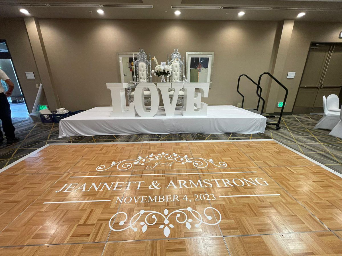 maram_bula's tweet photo. Armstrong and Jeannett called 📱 us to bring our #creativity to their #wedding
💒 with #customized #flowers 💐 #centerpieces #names on #dance #floor #throne #chairs #LOVE #table at #Holidayinn #Ontario #nextdoor #ocmoms #marambucreativity @marambula.com https://t.co/Lnst6WwFou