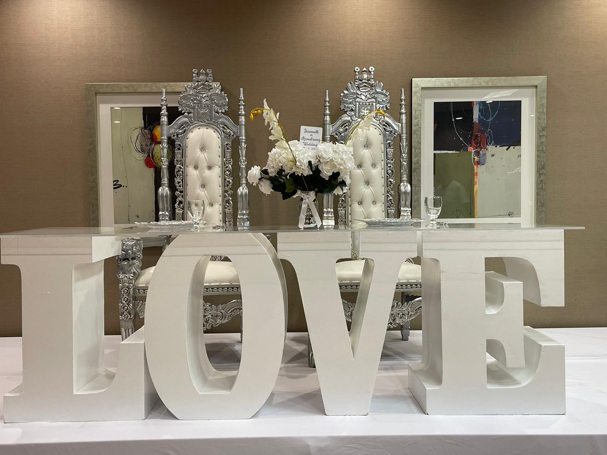 maram_bula's tweet photo. Armstrong and Jeannett called 📱 us to bring our #creativity to their #wedding
💒 with #customized #flowers 💐 #centerpieces #names on #dance #floor #throne #chairs #LOVE #table at #Holidayinn #Ontario #nextdoor #ocmoms #marambucreativity @marambula.com https://t.co/Lnst6WwFou