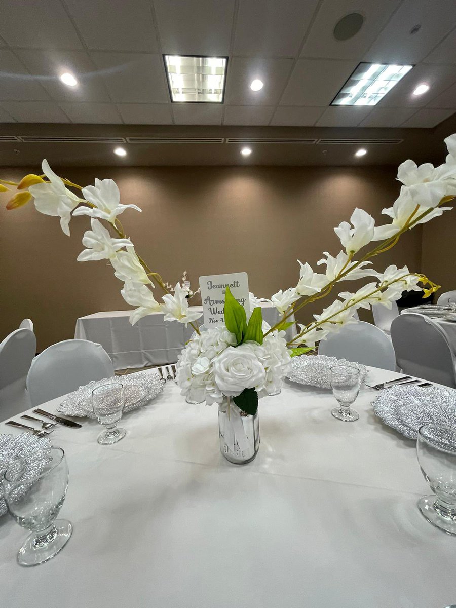 maram_bula's tweet photo. Armstrong and Jeannett called 📱 us to bring our #creativity to their #wedding
💒 with #customized #flowers 💐 #centerpieces #names on #dance #floor #throne #chairs #LOVE #table at #Holidayinn #Ontario #nextdoor #ocmoms #marambucreativity @marambula.com https://t.co/Lnst6WwFou