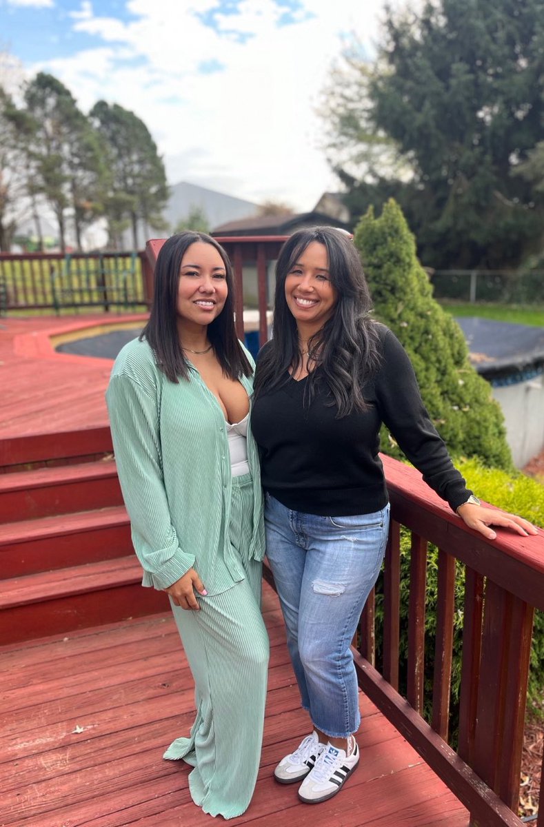M_EV112's tweet photo. My big sis! I hope i look as good as her when im her age! #RealFine https://t.co/DY12ObaGvq