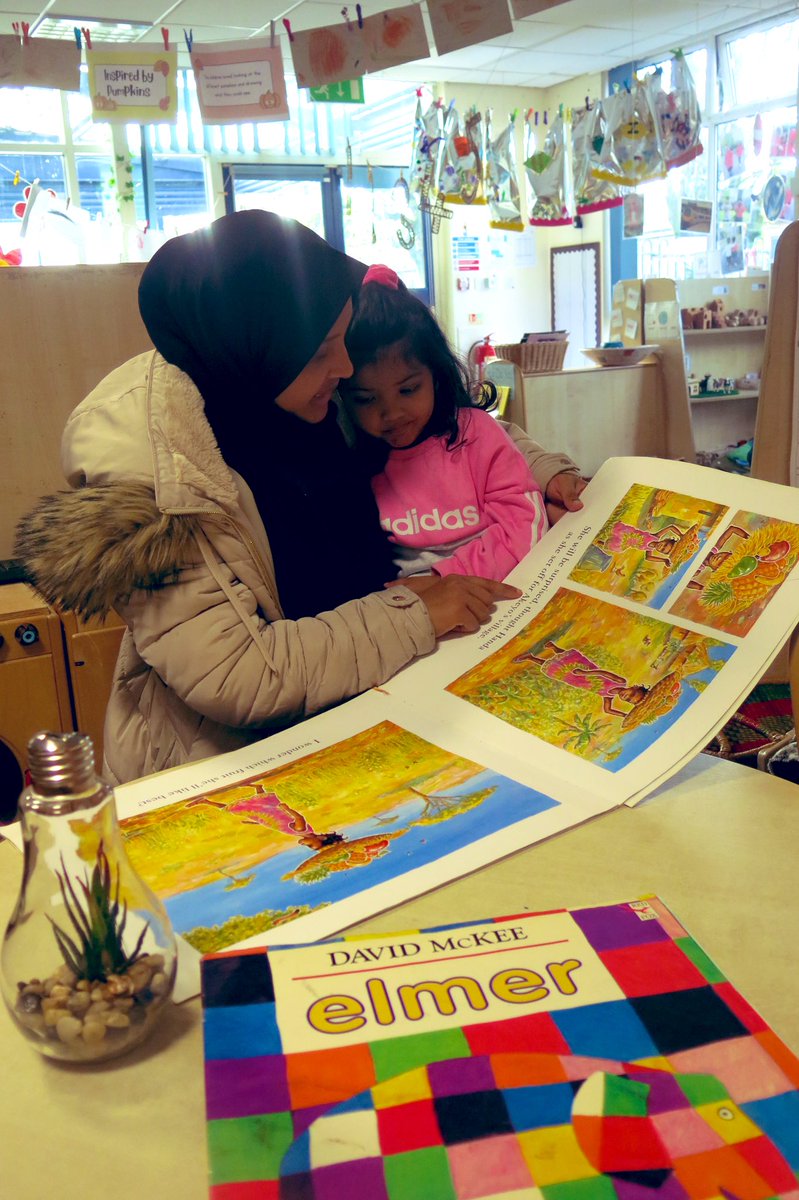 misssmythe_HT's tweet photo. We love story time especially when our parents come to join 💜📚 #ReadAchieveSucceed #EYFS #EY #EYReading https://t.co/P3mmgSCHXJ