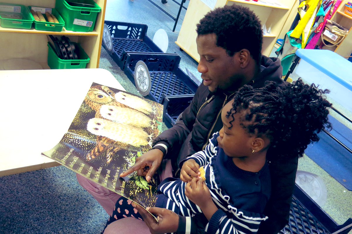 misssmythe_HT's tweet photo. We love story time especially when our parents come to join 💜📚 #ReadAchieveSucceed #EYFS #EY #EYReading https://t.co/P3mmgSCHXJ