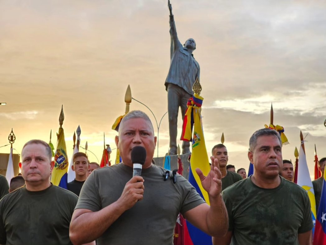 venezuelaazul10's tweet photo. #06Nov | Los combatientes de la REDIMAIN salieron hoy a las calles neoespartanas desde tempranas horas de la mañana, para unirse al sentimiento patriótico que embarga a toda la #FANB, como es la defensa por nuestra Guayana Esequiba.

#SíPorElE5equibo https://t.co/cUBOYCLLob