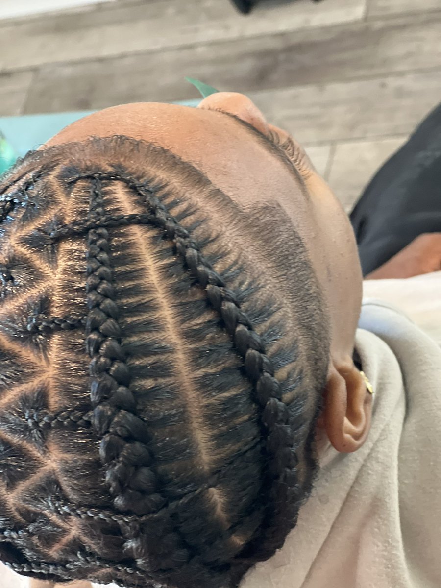 HendrixsGoddess's tweet photo. Have you booked me to braid your mans hair yet ??!! 🤔😏
📍 San Antonio 
IG: _hairbyskyee https://t.co/6fLCsLnABz