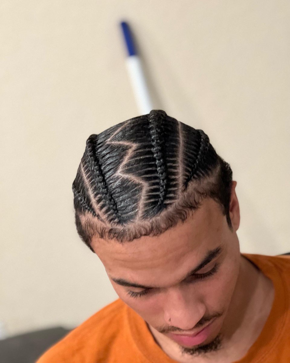 HendrixsGoddess's tweet photo. Have you booked me to braid your mans hair yet ??!! 🤔😏
📍 San Antonio 
IG: _hairbyskyee https://t.co/6fLCsLnABz
