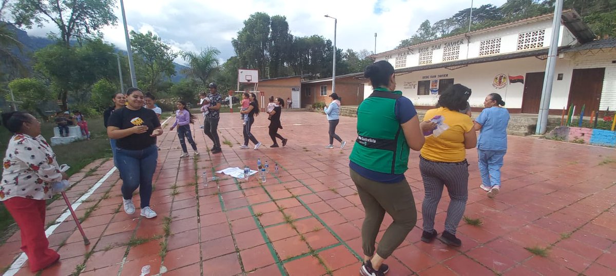 espinel_ya4580's tweet photo. @ElOIRdelaRegion @UnadZcori @OIRZonaOriente @MariaFecoronado @yuli_yuleima12 @VIDERUNADZCORI Taller lúdico-recreativo implementación de actividad física con mujeres gestantes, madres lactantes, padres y/o cuidadores, niños y niñas, donde se da a conocer beneficios de la actividad física a nivel físico y mental.
#SISSUZCORI
@OIRZonaOriente 
@BlancoNatalia10 https://t.co/fXczhPr1an