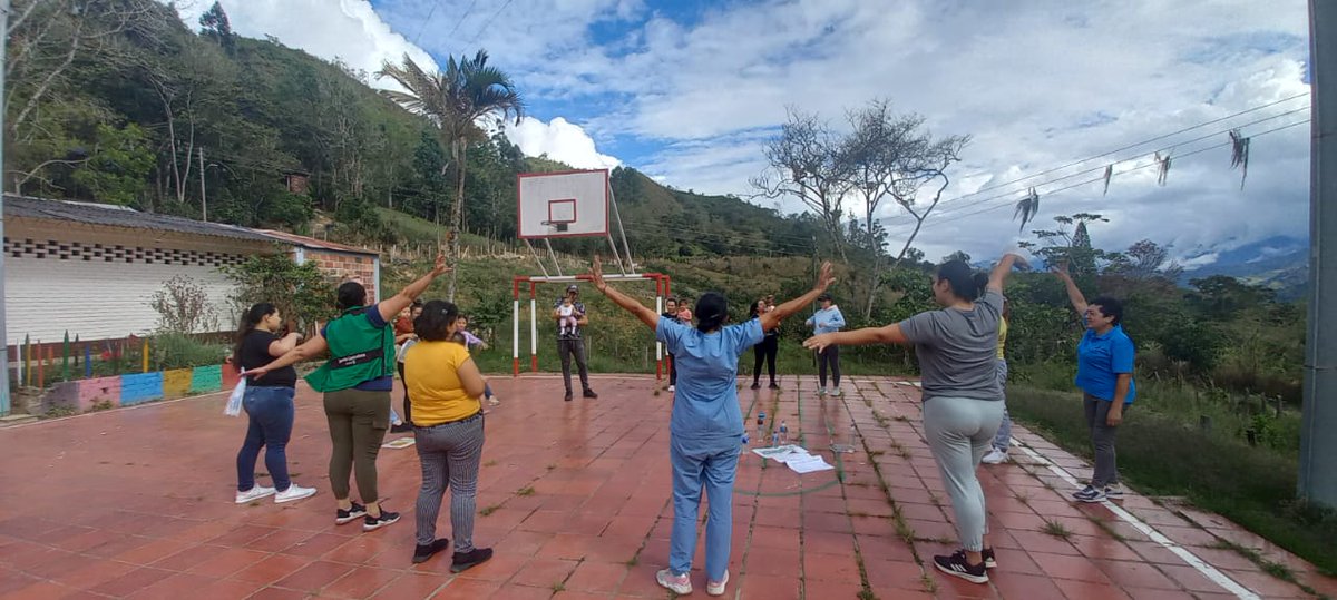 espinel_ya4580's tweet photo. @ElOIRdelaRegion @UnadZcori @OIRZonaOriente @MariaFecoronado @yuli_yuleima12 @VIDERUNADZCORI Taller lúdico-recreativo implementación de actividad física con mujeres gestantes, madres lactantes, padres y/o cuidadores, niños y niñas, donde se da a conocer beneficios de la actividad física a nivel físico y mental.
#SISSUZCORI
@OIRZonaOriente 
@BlancoNatalia10 https://t.co/fXczhPr1an