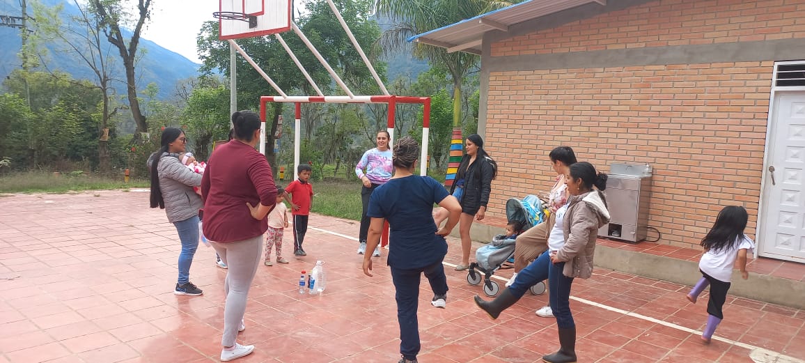 espinel_ya4580's tweet photo. @ElOIRdelaRegion @UnadZcori @OIRZonaOriente @MariaFecoronado @yuli_yuleima12 @VIDERUNADZCORI Taller lúdico-recreativo implementación de actividad física con mujeres gestantes, madres lactantes, padres y/o cuidadores, niños y niñas, donde se da a conocer beneficios de la actividad física a nivel físico y mental.
#SISSUZCORI
@OIRZonaOriente 
@BlancoNatalia10 https://t.co/fXczhPr1an