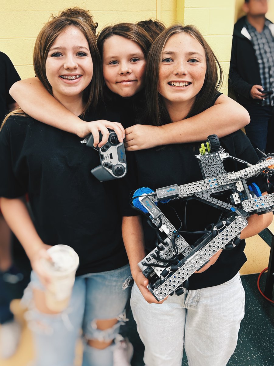 NevadaRobotics's tweet photo. The VIQRC Tournament this past Saturday at Sparks Middle School was a success! We love supporting robotics at all levels in Nevada, PreK-high school! 🤖🏫 #wearenevadarobotics #girlsincs #girlswhocode https://t.co/3rF4Z0IXer