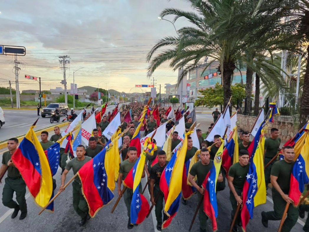 venezuelaazul10's tweet photo. #06Nov | Los combatientes de la REDIMAIN salieron hoy a las calles neoespartanas desde tempranas horas de la mañana, para unirse al sentimiento patriótico que embarga a toda la #FANB, como es la defensa por nuestra Guayana Esequiba.

#SíPorElE5equibo https://t.co/cUBOYCLLob