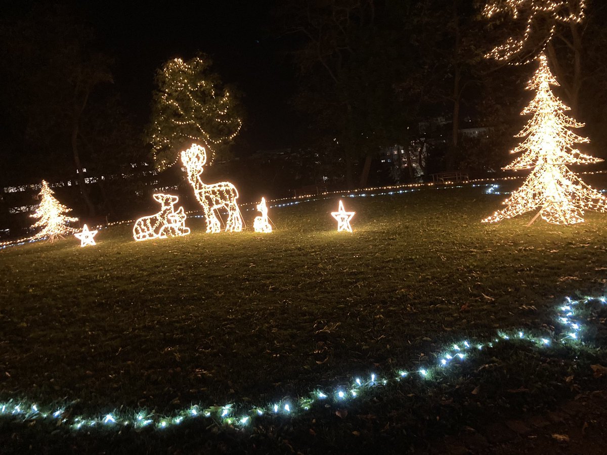 PardubiceZive's tweet photo. Světla vyprávějí na Zámku Pardubice 
#svetlavypraveji #zamekpardubice #pardubice #pardubicezive https://t.co/0LTU4pQvnB