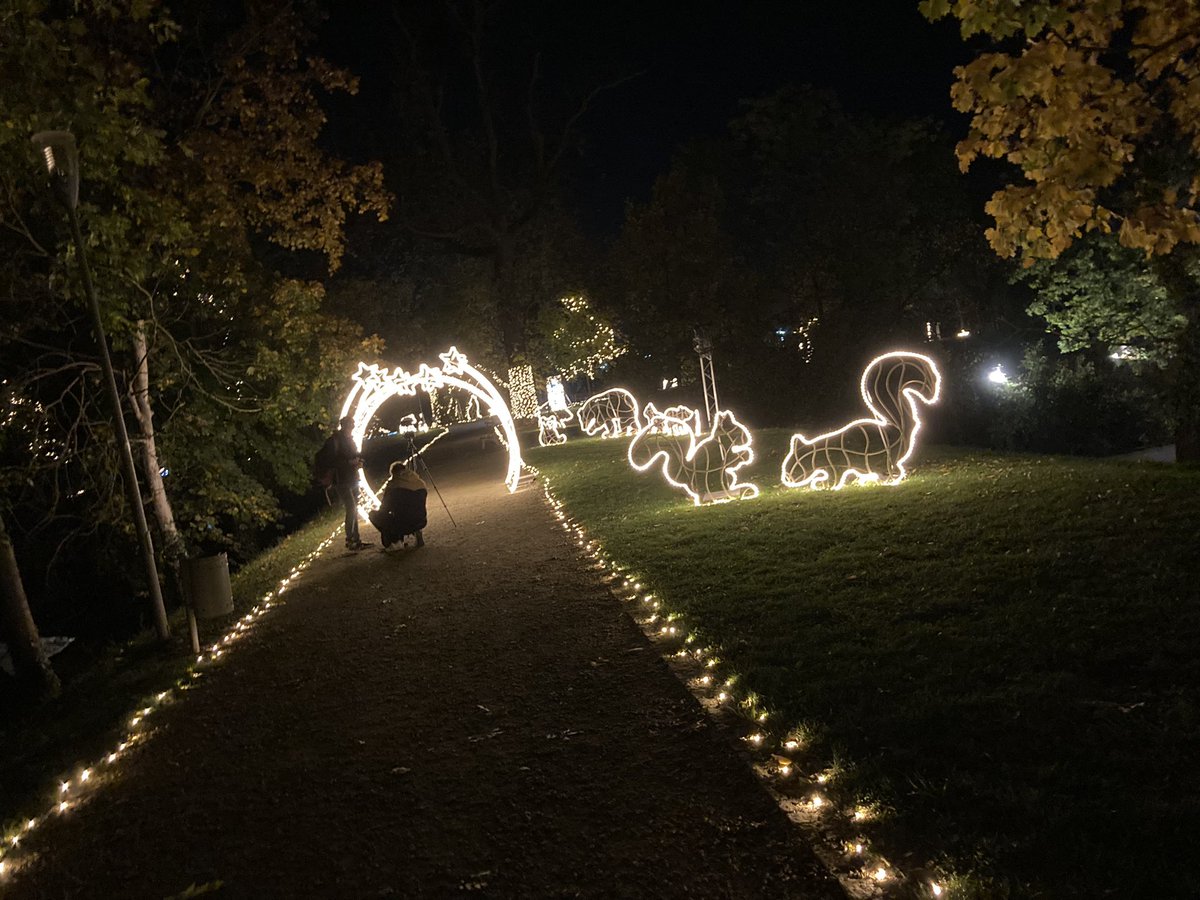 PardubiceZive's tweet photo. Světla vyprávějí na Zámku Pardubice 
#svetlavypraveji #zamekpardubice #pardubice #pardubicezive https://t.co/0LTU4pQvnB