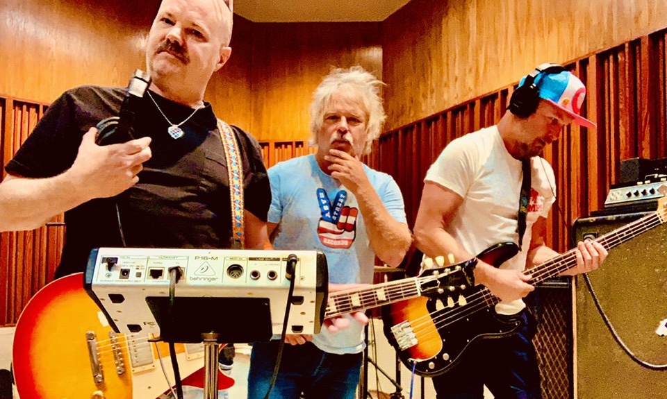 demetriosns's tweet image. Richard Stuverud - "More captured moments @ Singing Serpent Studios. San Diego. Good times!" facebook.com/watch/?v=33651… #RichardStuverud #BenMoore #NealWalter #JeffAment