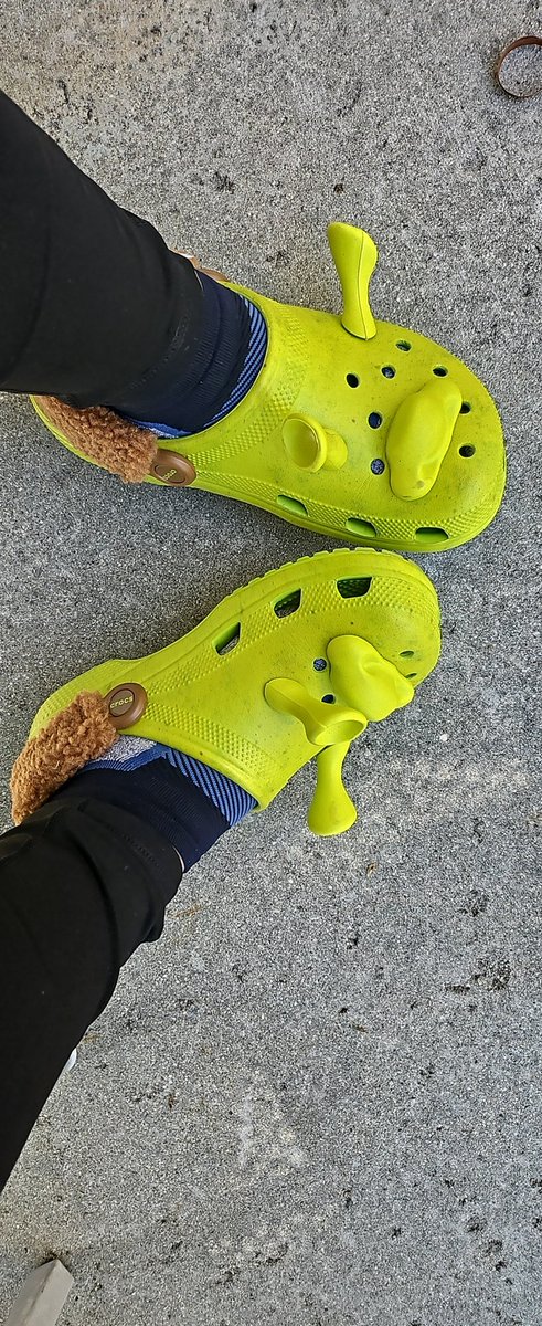 VickyIsPink's tweet photo. @Crocs you win.
I said I'd never....... https://t.co/1v83Ufdwxy