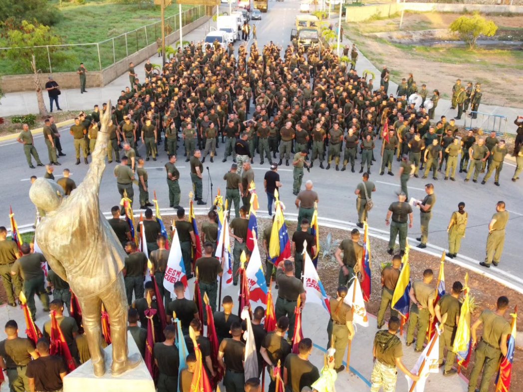 venezuelaazul10's tweet photo. #06Nov | Los combatientes de la REDIMAIN salieron hoy a las calles neoespartanas desde tempranas horas de la mañana, para unirse al sentimiento patriótico que embarga a toda la #FANB, como es la defensa por nuestra Guayana Esequiba.

#SíPorElE5equibo https://t.co/cUBOYCLLob