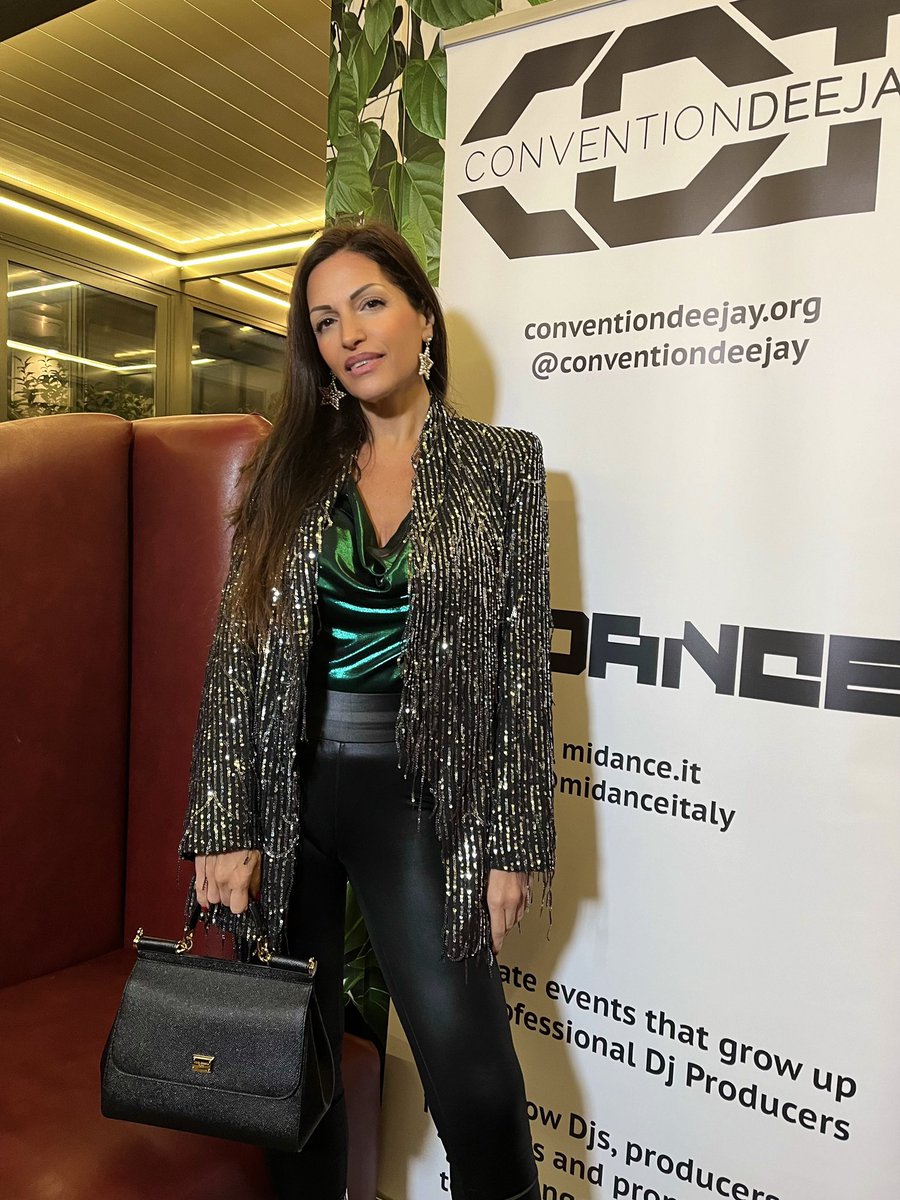 iredreamer_dj's tweet photo. Midance 2023 è stato super stimolante, motivante, fantastico🔝💯🤩
Grazie a tutti! See you next year! 😍🎵🙌🏻🌟💖❤️❤️🔥
#iredreamer #midance #riccardosada #donnedj #technodj #technmusic #italiandj #femaledj #djane #vocalist #italianartist #djproducer #dolcegabbana #milano #midance https://t.co/GrA47H4X15