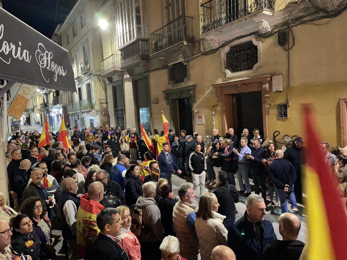 vox_malaga's tweet photo. ‼️Movilización permanente contra la amnistía de Pedro Sánchez ‼️

🇪🇸En Málaga frente a la sede del PSOE https://t.co/TqnVrFwRbE