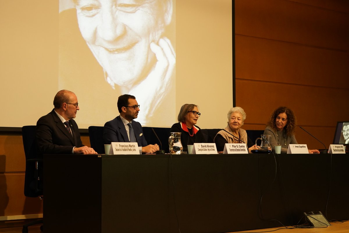<a href="/uniovi_info/">Universidad Oviedo</a> Una jornada muy entrañable y científicamente muy productiva en la @buohumanidades y <a href="/fyluniovi/">Filosofía y Letras</a>