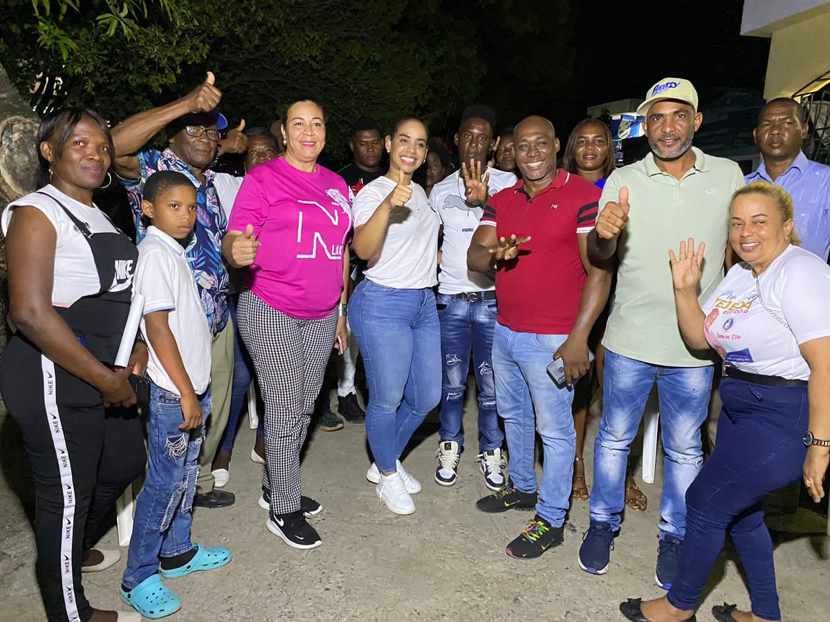 Lucydeleon2025's tweet photo. Ayer en los cazabe y en mata san juan acompañada de la próxima Alcaldesa Betty Geronimo y el Regidor Tony Tejeda Tejeda. Excelente actividad llena de optimismo y alegría. 

Seguimos trabajando.

Lucy de Leon DIPUTADA 2024-2028
Ahora Sííí 🎉 💯 🔥 
VOTA PRM 👍🏻 💙 https://t.co/ODx2uiQjPt
