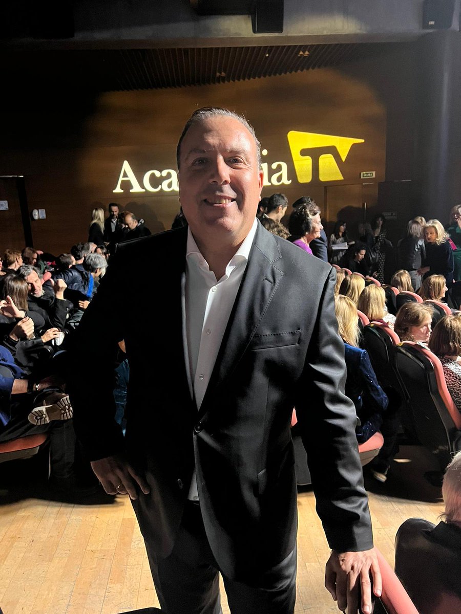 Enriquedelrua's tweet photo. Muy de acuerdo con el Premio Talento de la Academia de las Ciencias y las Artes de Televisión y el Audiovisual , que recibe mi querido amigo, Gustavo Fuentes!
Gran profesional y mejor persona! https://t.co/X6WVwQF6da