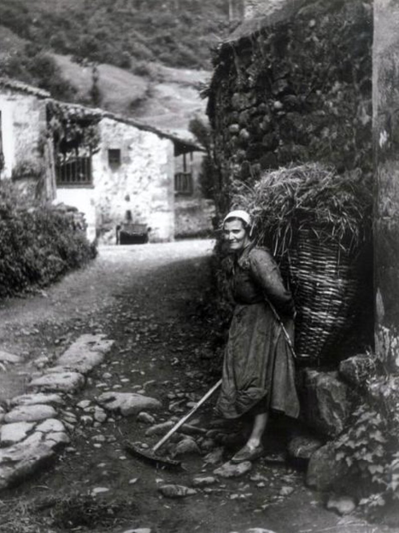Araceli_ENTHUMN's tweet photo. #Ruvalcava, 1958, mujer con #cuévanu/ #cuinu y con #rastrillu. https://t.co/hVN94Ol55d