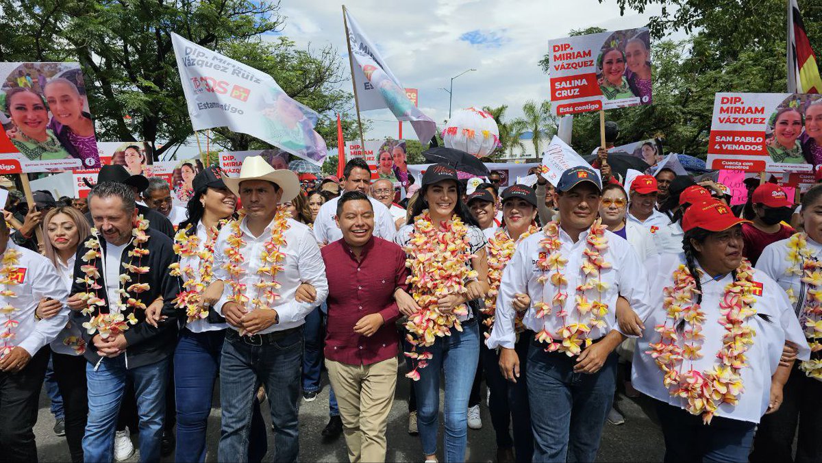 lopezneliolenin's tweet photo. ¡La esperanza nos une!

Realizamos una extraordinaria e histórica Asamblea Estatal de #PoderTerritorial del @PTnacionalMX para tomarle protesta a más de 200 comités de defensa de la #4T del PT. 

Le reiteramos nuestra compañera y amiga @Claudiashein que estamos listos, firmes y fuertes para impulsar el 2o piso de la #4taTransformación de México.

Agradezco mucho a mi amiga @GabyJimenezMX por acompañarnos en este gran evento político. 

¡Vamos más fuertes y más firmes al 2024!