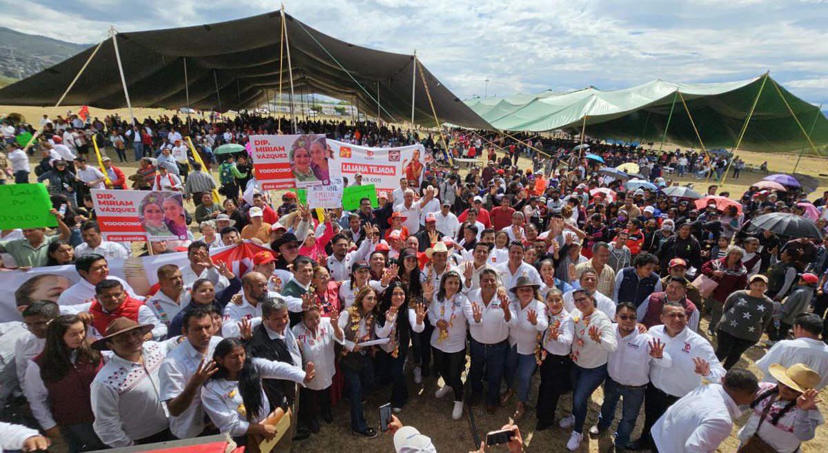 lopezneliolenin's tweet photo. ¡La esperanza nos une!

Realizamos una extraordinaria e histórica Asamblea Estatal de #PoderTerritorial del @PTnacionalMX para tomarle protesta a más de 200 comités de defensa de la #4T del PT. 

Le reiteramos nuestra compañera y amiga @Claudiashein que estamos listos, firmes y fuertes para impulsar el 2o piso de la #4taTransformación de México.

Agradezco mucho a mi amiga @GabyJimenezMX por acompañarnos en este gran evento político. 

¡Vamos más fuertes y más firmes al 2024!