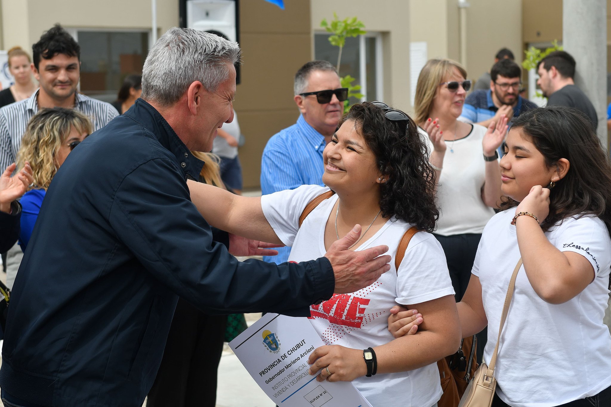 Arcioni entregó 33 nuevas viviendas a familias de Trelew