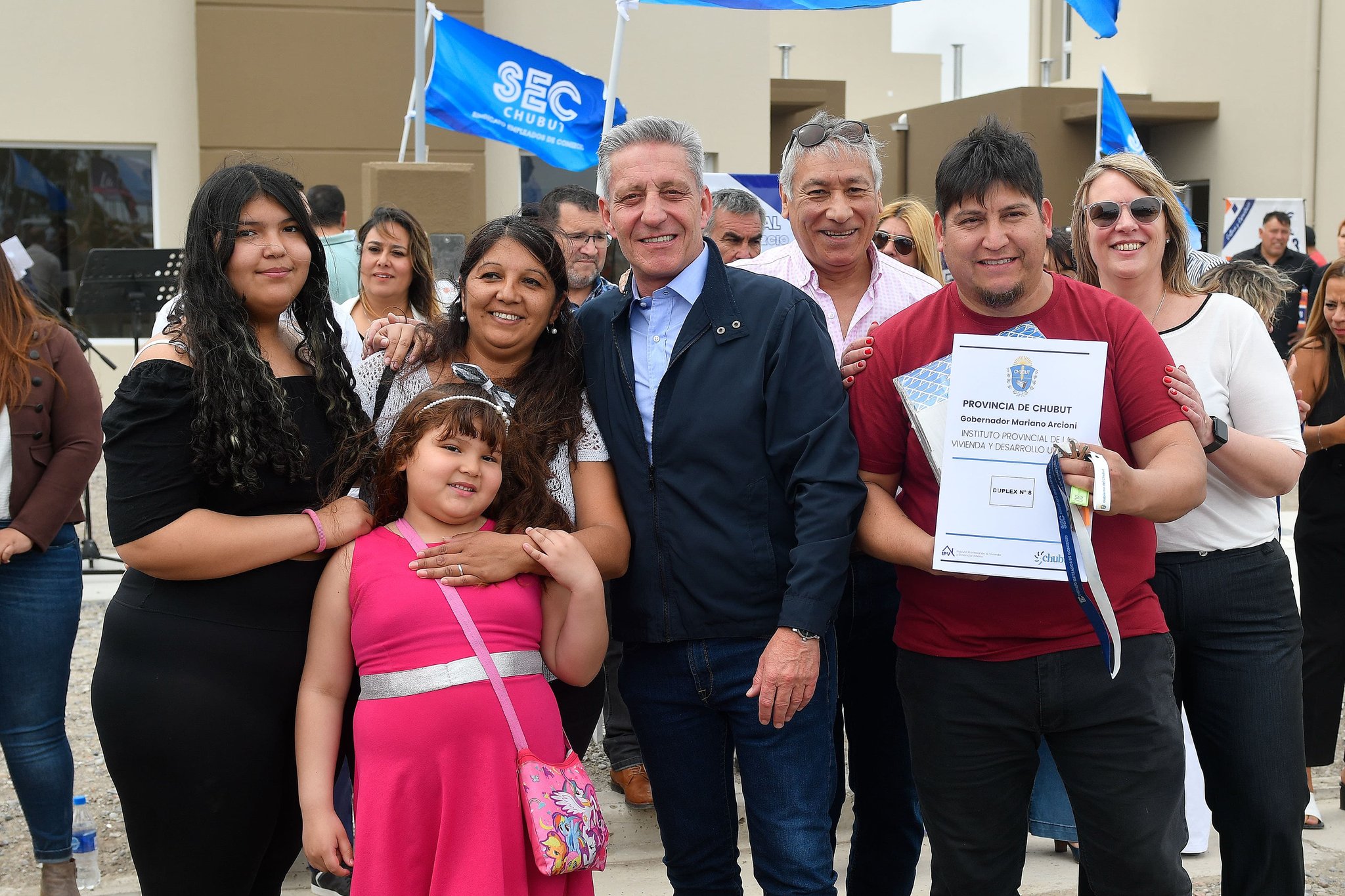 Arcioni entregó 33 nuevas viviendas a familias de Trelew
