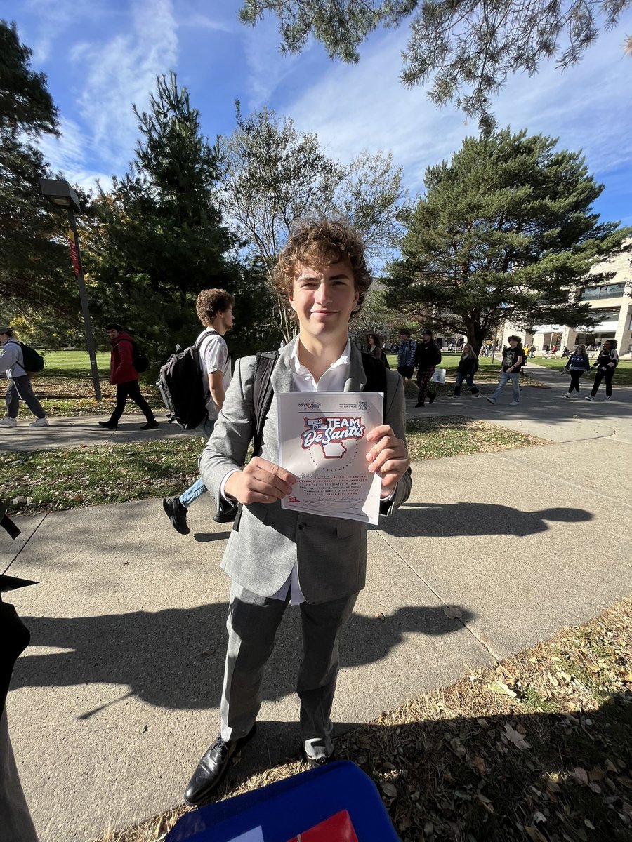 studentdesantis's tweet photo. Iowa Caucus Carding ๐๏ธ https://t.co/r1jg6oXgXp
