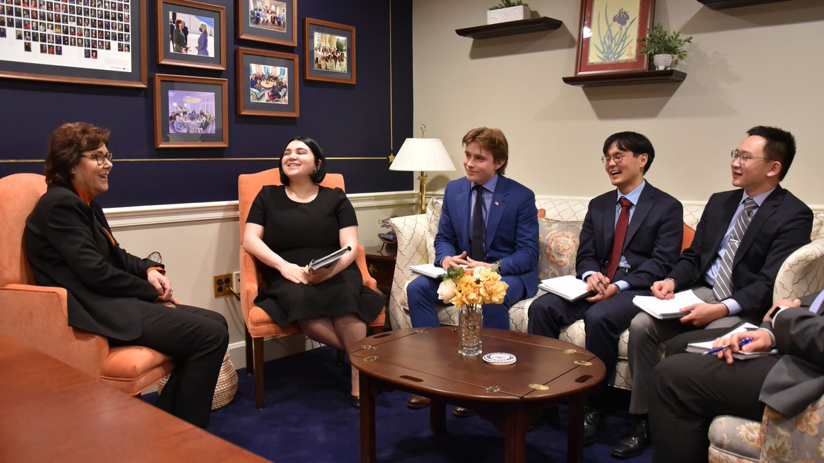 SenJackyRosen's tweet photo. Our fall interns have been hard at work on behalf of our state: helping Nevadans and getting to see how Congress operates.

Their help is invaluable to #TeamRosen. https://t.co/BOWgH8Kzw5