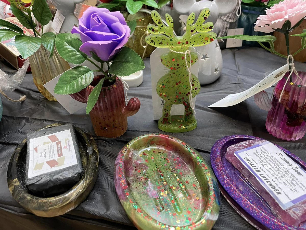 We'll be at Swan Mere Day Centre in #Ellesmere with our #christmas gifts! Including #soaps, #bath bombs, soap #flowers, #handmade #vases, #notebooks, Christmas decorations and lots more!
Look forward to seeing you there!
homegiftsuk.com/events/swan-me…