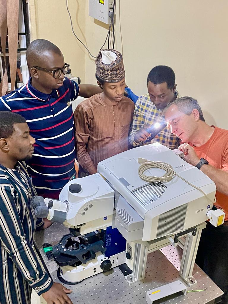 umar_kundi's tweet image. Frame 1. 22nd July, 2022 #LSM700 
Frame 2. 06th Nov, 2023 #LSM780 
This tells how the future of @BioRTCNig is brighter than expected. Thanks @CrickAfricaNet, @UniOfYork, @YorkBioimaging, @GovtYobeState, @yobestateuni