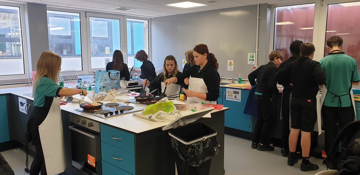 9B/Dt3 <a href="/BroEdern/">Ysgol Bro Edern</a> wedi mwynhau coginio cyri cyw iâr yn y wers heddiw // 
9B/Dt3 enjoyed cooking a chicken curry in their lesson today.
