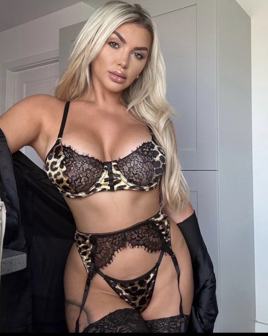 My page is now FREE ⬇️  https://t.co/rShmqbg8Un https://t.co/UV2imjXBZN
