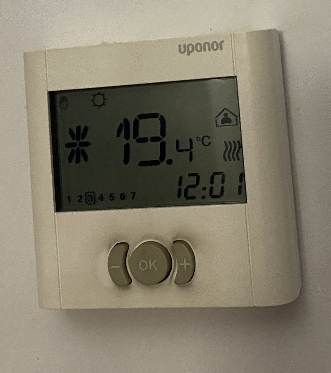 cros_los's tweet photo. @Uponor_ES hola.
Tengo este termostato para hilo radiante y no consigo configurarlo; he visto que tienen tutoriales en YT del modelo anterior, pero no encuentro de este, ni info en su página web.
¿Podrían dirigirme hacia la información?

Por favor; estoy pasando frío. https://t.co/ELUIweC5XF