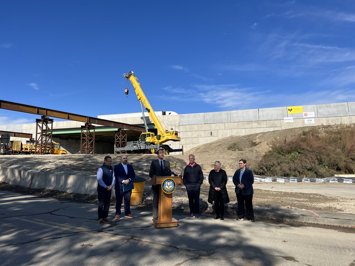 CTDOTOfficial's tweet photo. #CTDOT joined @GovNedLamont and other guests this morning in #Westport to highlight the successful bridge replacement on I-95 near Exit 17. The bridges were replaced swiftly over the course of two weekends using Accelerated Bridge Construction techniques. (1/2) https://t.co/EtFbMKi8Xh