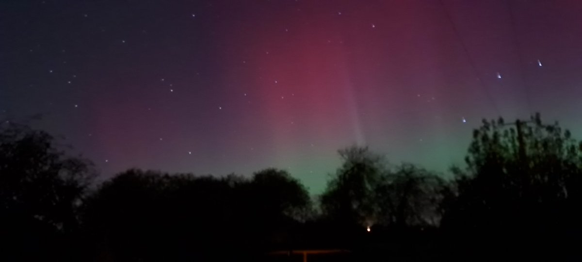 wendyfitzny's tweet photo. A spectacular show of the aurora borealis "northern lights" from my County Meath back garden last night, 5th November, 2023.
#Auroraborealis #northernlights 
#ireland https://t.co/TYiBJeO7JF