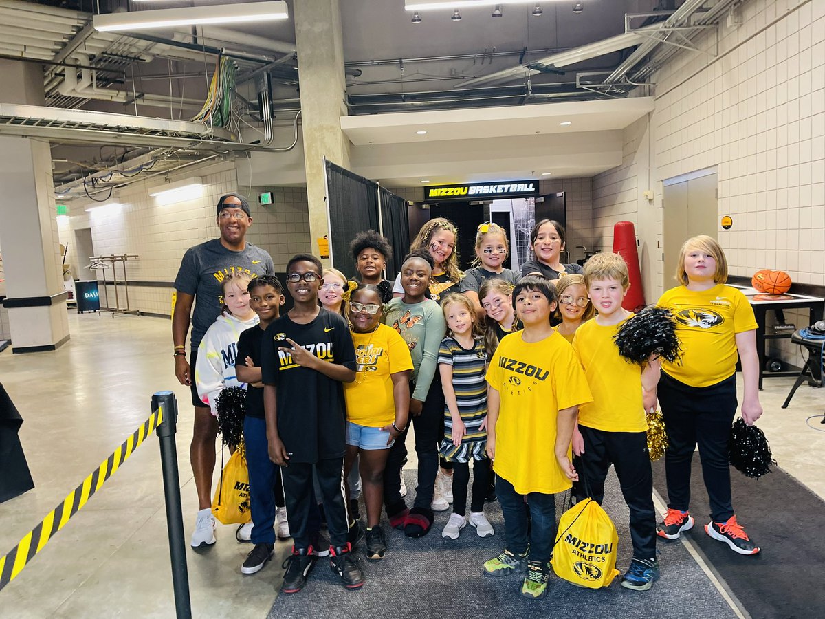 MrBassclass's tweet photo. Thank you @MizzouWBB &amp; @MizzouAthletics for an incredible day!! #MIZ https://t.co/5tiOcm1eCv