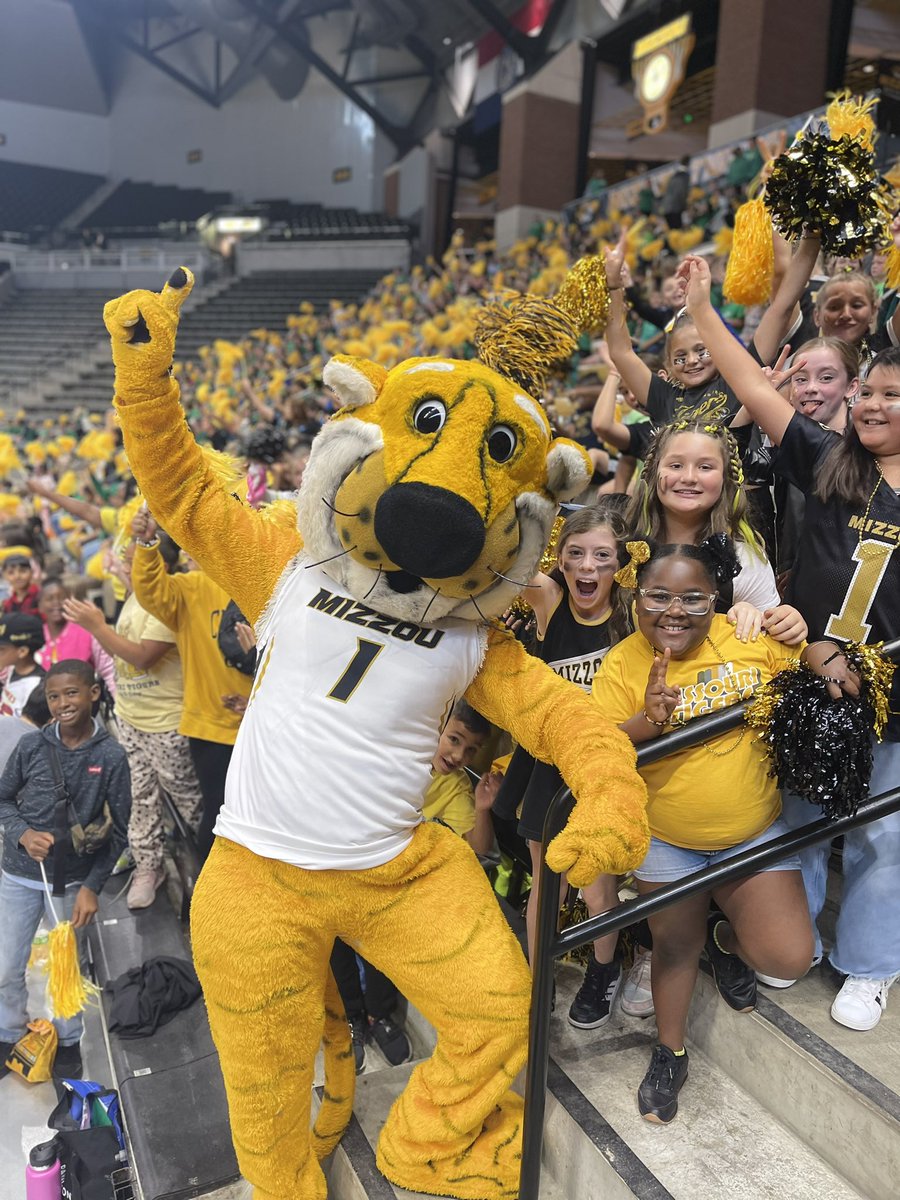 MrBassclass's tweet photo. Thank you @MizzouWBB &amp; @MizzouAthletics for an incredible day!! #MIZ https://t.co/5tiOcm1eCv