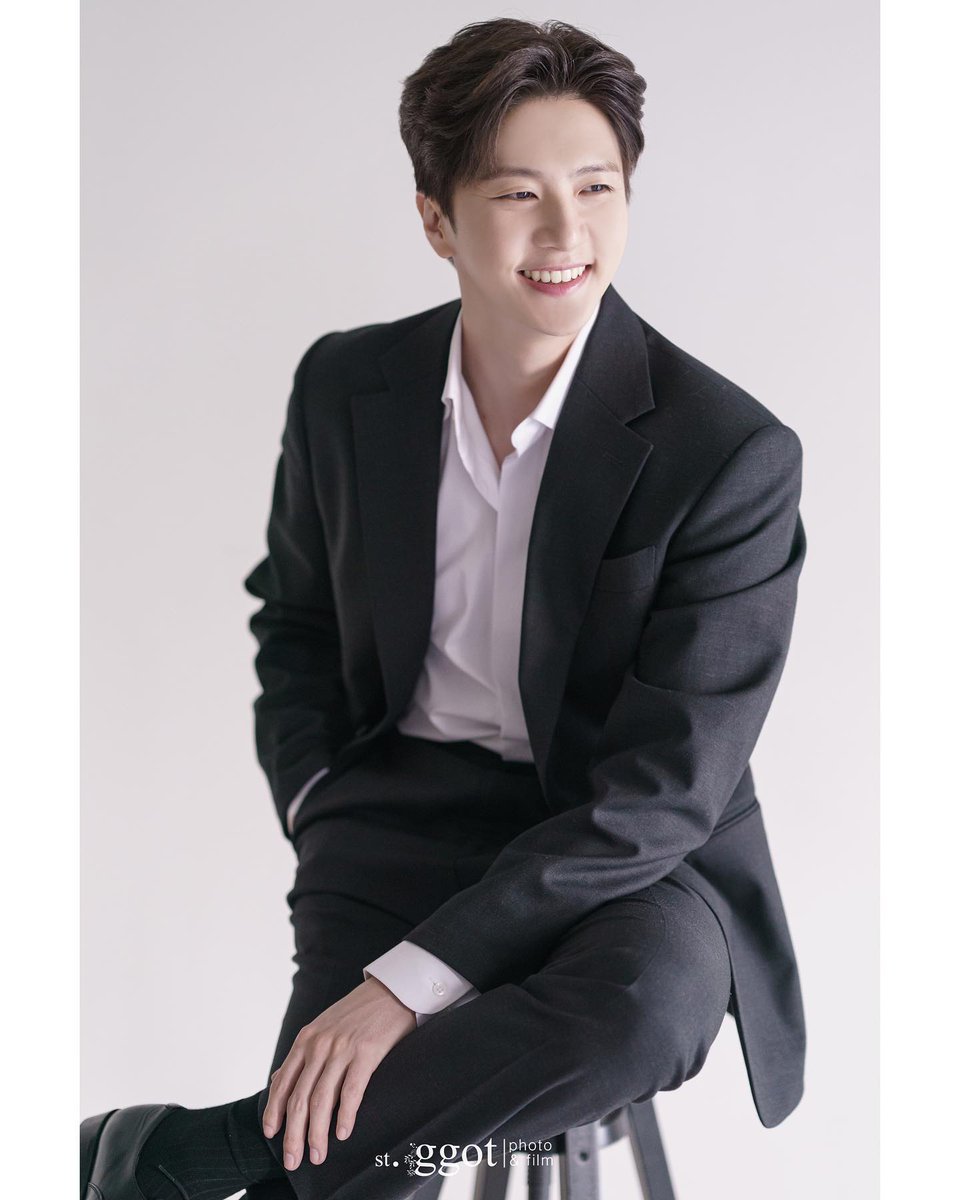 ounnie1's tweet photo. 20231030 Thunder &amp; Mimi - wedding photoshoot  
#천둥 #박상현 #ThunderPark 
https://t.co/CGjOYZengc 
https://t.co/7SdtwPpbQl
So handsome 😍
https://t.co/b8lL6VTwHE
Wedding folder
https://t.co/bGmuDq0veb https://t.co/rL1lokuh4n