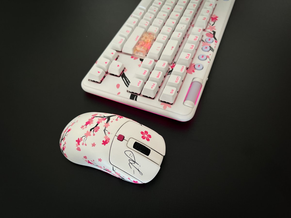 Customicegg's tweet photo. 🎨Artista: @pedrobife
✏ Design: @daniblury
⚠Quer customizar um mouse pra você? Cola no nosso inbox ou no nosso site! Link na bio!
#custommouse #customart #mouse #gaming #gear #customice #mouse #gaming #pc #custompc #customlogitech #NAVI #cs2 #counterstrike https://t.co/u31YGQ0RyL