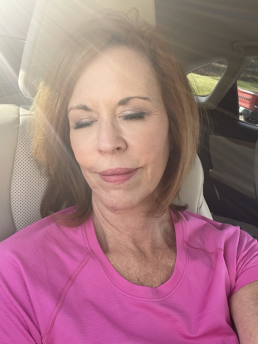SheilaGrayTV's tweet photo. It’s a windows open kinda day! @local12 #kentucky #carline #afterschool #monday https://t.co/QSIRYkHTuj