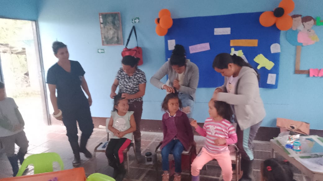espinel_ya4580's tweet photo. @ElOIRdelaRegion @UnadZcori @OIRZonaOriente @MariaFecoronado @yuli_yuleima12 @VIDERUNADZCORI Taller lúdico- practico en el cual se implementa el cuidado personal por medio de peinado, corte de uñas, limpieza facial, maquillaje y percepción en el espejo.
#SISSUZCORI
@OIRZonaOriente @BlancoNatalia10 https://t.co/DxwfoP3BiE