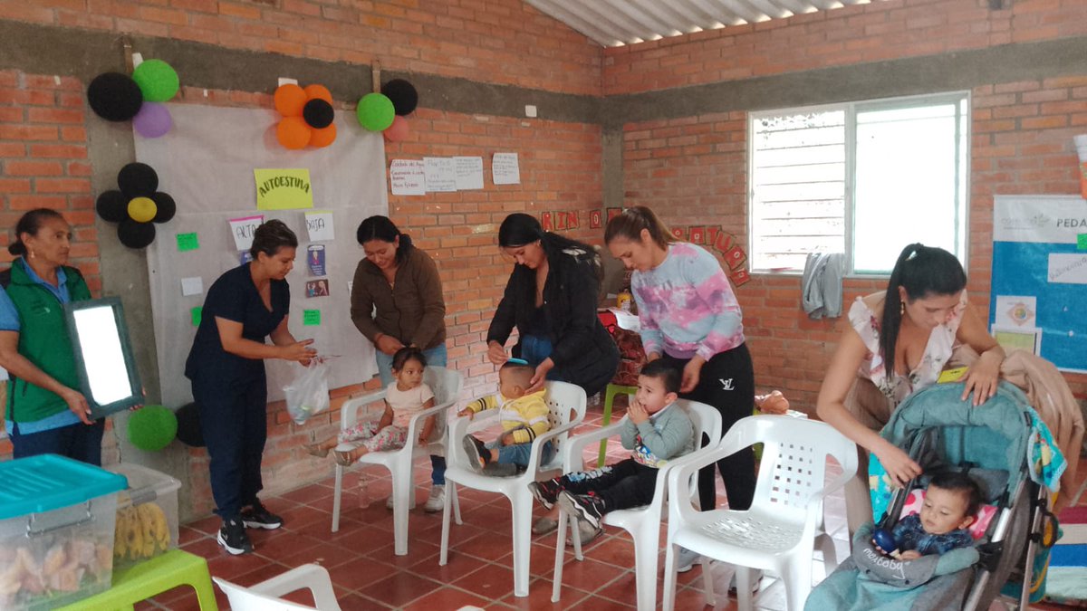 espinel_ya4580's tweet photo. @ElOIRdelaRegion @UnadZcori @OIRZonaOriente @MariaFecoronado @yuli_yuleima12 @VIDERUNADZCORI Taller lúdico- practico en el cual se implementa el cuidado personal por medio de peinado, corte de uñas, limpieza facial, maquillaje y percepción en el espejo.
#SISSUZCORI
@OIRZonaOriente @BlancoNatalia10 https://t.co/DxwfoP3BiE